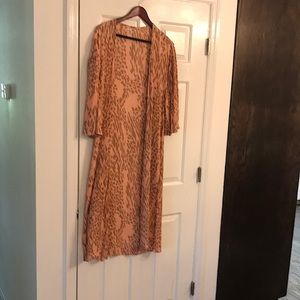 Amuse Society Peach and Tan Animal Print Midi Length Kimono.Size XS